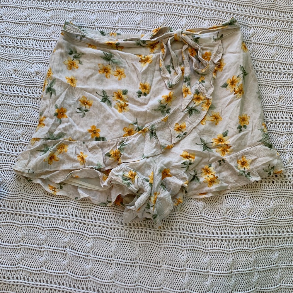 American Eagle yellow floral skort